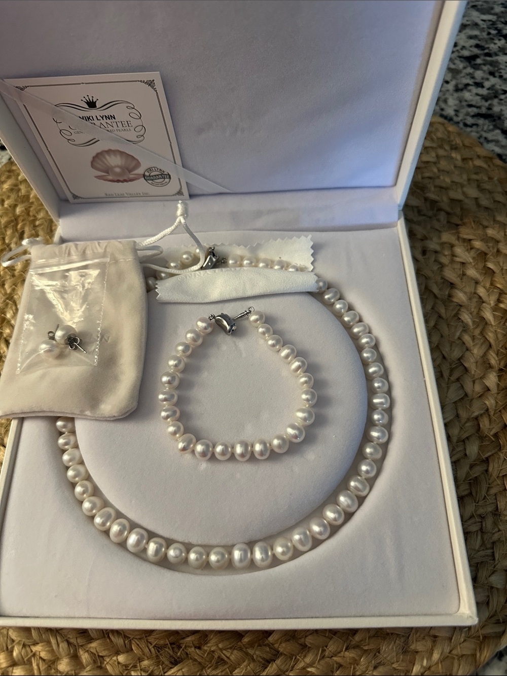 NWOT Viki Lynn Cultured Pearl necklace, bracelet, earrings.